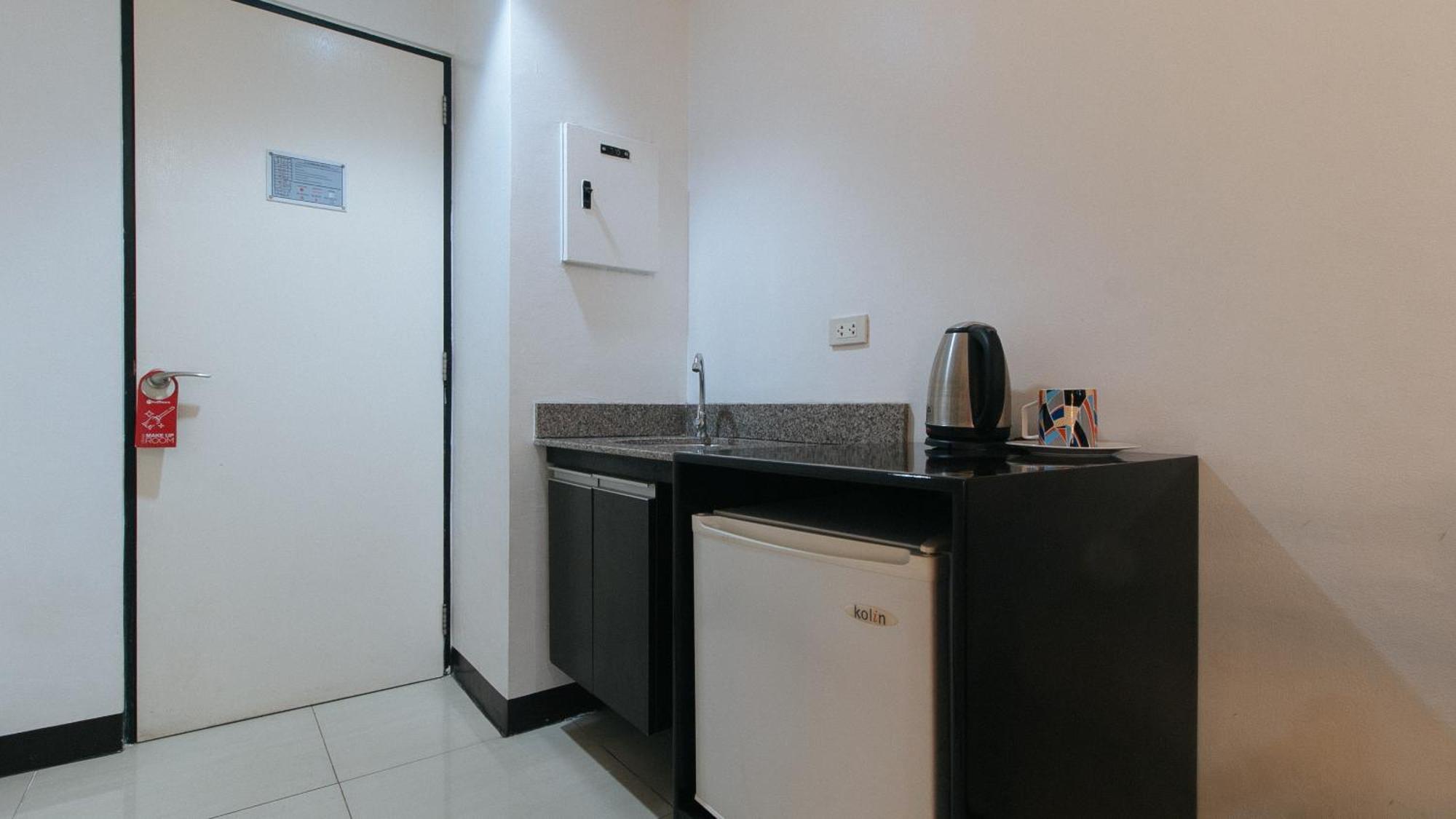Reddoorz Plus At Banawe Quezón by Eksteriør bilde